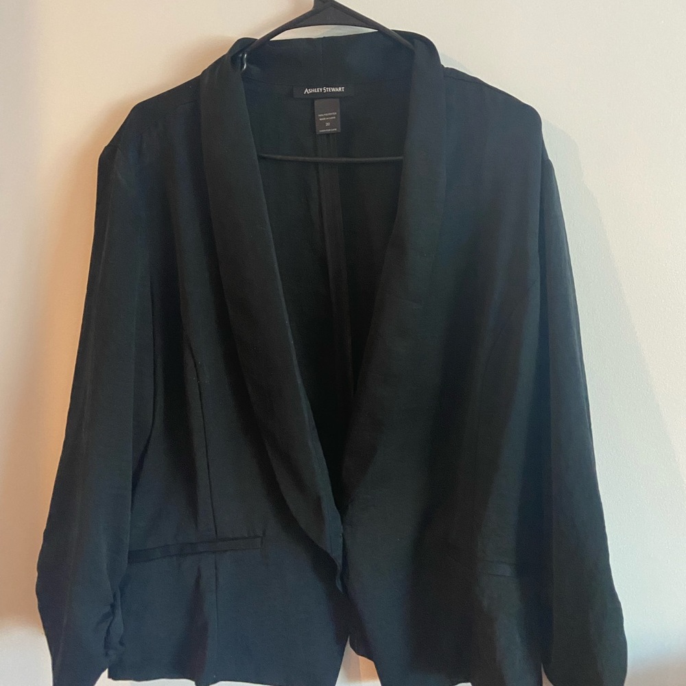 Plus sized 1-button Black blazer